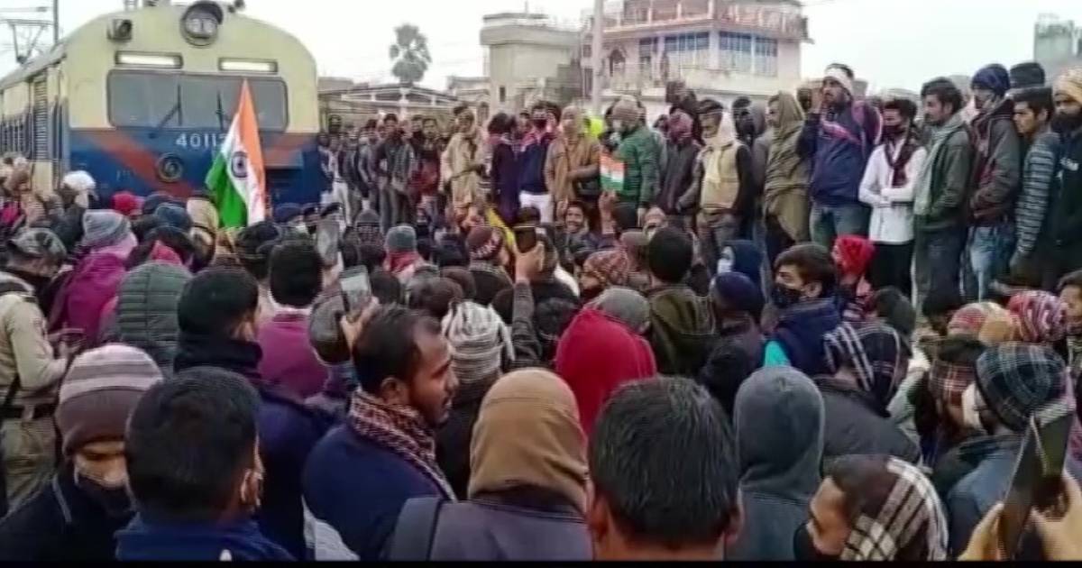 Bihar: Aspirants protesting against alleged discrepancies in Railway Recruitment Board's NTPC exam set train's coach on fire in Gaya